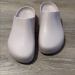 Crocs Light Pink Dylan Clogs